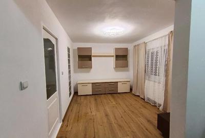 Apartament cu 2 camere nedecomandat în Buduș