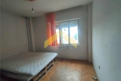 Apartament 3 camere de vanzare zona Intim - 2