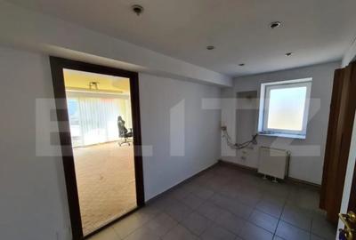 Casă cu 7 camere cu Teren 756 Mp în Central - 2