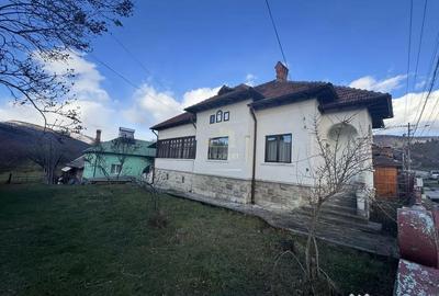 Casă cu 4 camere cu Teren 3489 Mp în Lerești - 1