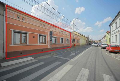 Apartament cu 4 camere decomandat, mobilat în Central