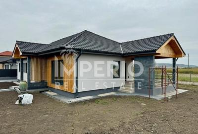 Casă individuală cu 4 camere cu Canalizare în Jucu de Mijloc