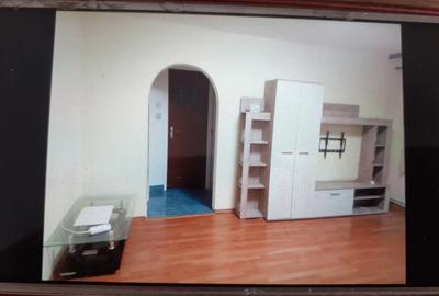 Proprietar inchiriez apartament cu trei camere semidecomandat - 2