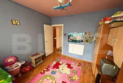 Apartament cu 2 camere semidecomandat, mobilat în Micro 4