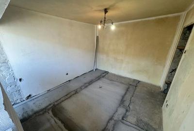 Apartament cu 3 camere decomandat în CET