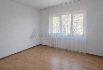 Apartament cu 4 camere decomandat în Nufărul - 2