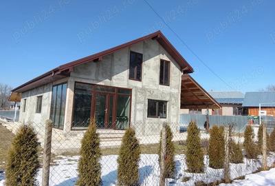 Casă cu Teren 1000 Mp în Central