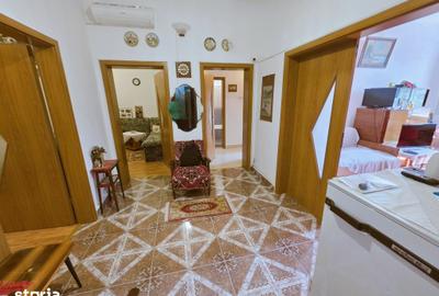 Apartament cu 3 camere decomandat în Drumul Taberei