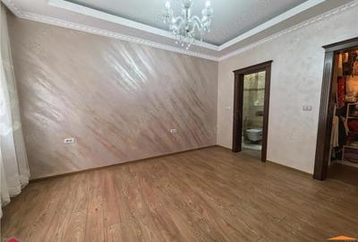 Casă cu 7 camere cu Teren 180 Mp în Ultracentral - 1