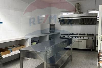 Casă cu 8 camere cu Teren 462 Mp în Central - 2