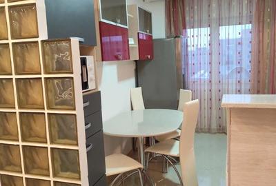 Apartament cu 3 camere decomandat în Drumul Taberei