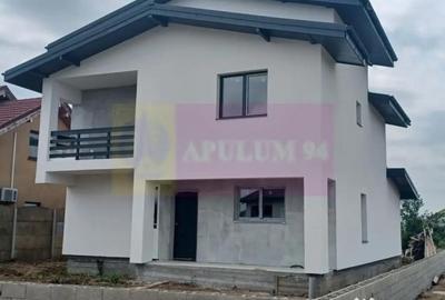 Casă cu 5 camere cu Teren 435 Mp în Săbăreni