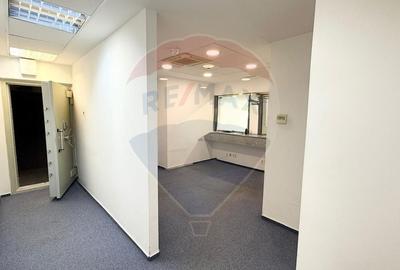 Spațiu comercial, de 330 mp, în Central - 11