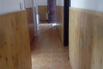 Casă cu 6 camere cu Teren 629 Mp în Tineretului - 1