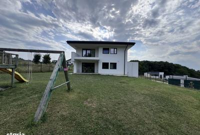 Casă cu 6 camere cu Teren 1000 Mp în Bârnova