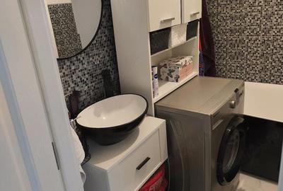 Apartament cu 3 camere decomandat în Berceni - 1