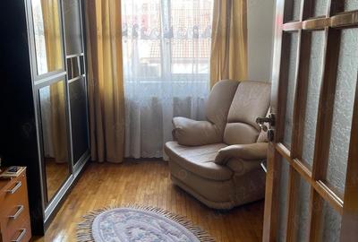 Teren de vanzare 700 mp cu doua case construite DN1 - 7