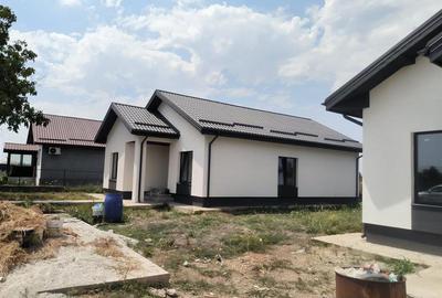 Casă cu 4 camere cu Canalizare în Central - 7