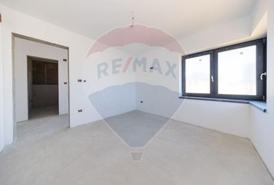 Casă cu 7 camere cu Teren 491 Mp în Exterior Nord - 6