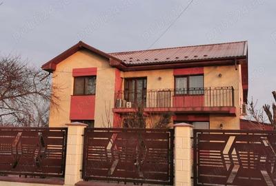 Casă cu 5 camere cu Teren 1120 Mp în Vânători - 2