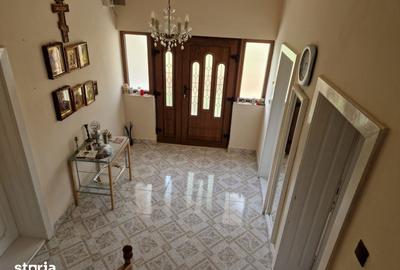Casă cu 5 camere cu Teren 200 Mp în Central - 9