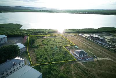 Teren intravilan construibil cu deschidere la lac - 1