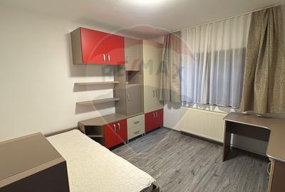De inchiriat apartament 3 camere in zona Nufarul - 2