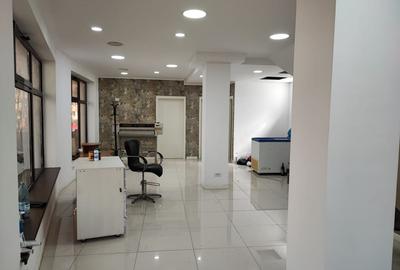 Birou, de 380 mp, în Titan - 1