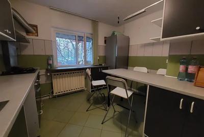 Apartament cu 3 camere decomandat, mobilat în 13 Septembrie - 2