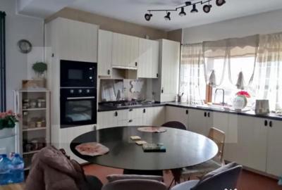 Casă cu 4 camere în 1 Decembrie - 5