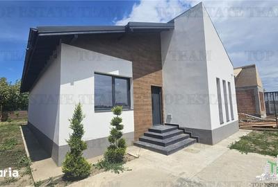 Casă cu 4 camere cu Teren 400 Mp în Domnești - 1