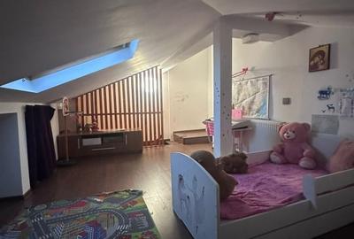 Apartament cu 3 camere decomandat, mobilat în Decebal