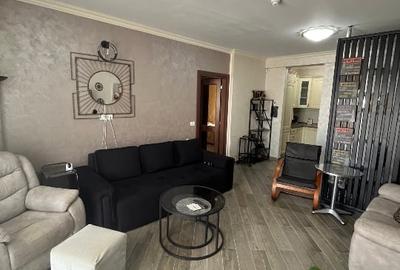 Apartament cu 3 camere decomandat, mobilat în Central