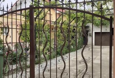 Casă cu Teren 2300 Mp în Central - 1