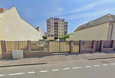 Apartament cu 2 camere decomandat, mobilat în Central