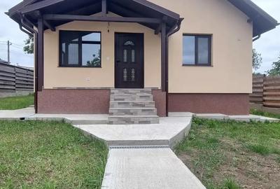 Casă cu 3 camere în Miroslava