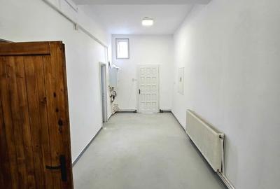 Spațiu comercial, de 105 mp, în Central - 4