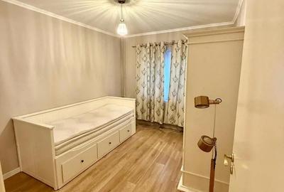 Apartament cu 3 camere decomandat în Aradului