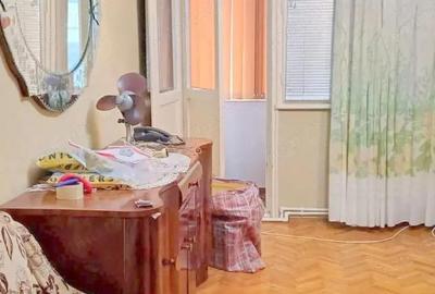 Apartament 3 camere decomandat de vanzare Mazepa 1, etaj 2/4