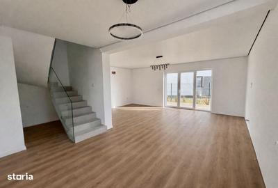 Casă cu 4 camere în Urseni