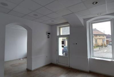 Spațiu comercial, de 50 mp, în Central - 2