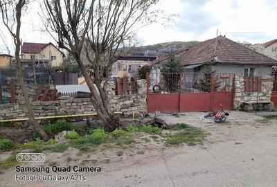 Casă cu Teren 8 Mp în Central