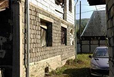 Casă cu 8 camere cu Teren 706 Mp în Ieud - 3