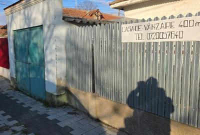 Casă cu Teren 400 Mp în Central - 1