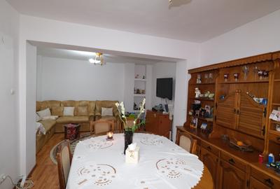 Casă individuală cu 10 camere cu Canalizare în Mihai Bravu - 2