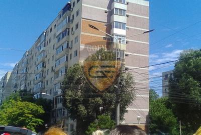 Apartament cu 3 camere decomandat în Casa de Cultură