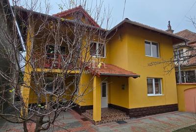 Casă individuală cu 5 camere cu Teren 192 Mp în Central - 2