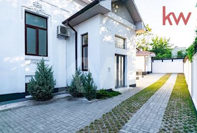 Casa demisol, parter, mansarda, langa Muzeul Olteniei, teren 418 mp, 12 camere - 18