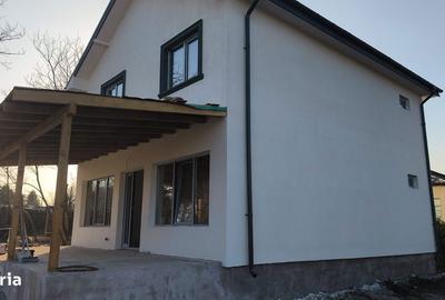 Casă cu 6 camere cu Teren 463 Mp în Costești