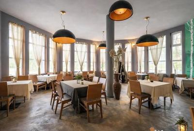 Spațiu comercial, de 704 mp, în Central - 4